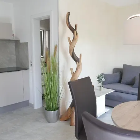 Apartment Nettes In Herdwangen-schoenach Mit Kleiner Terrasse Herdwangen-Schonach