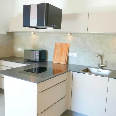 Apartment Nettes In Herdwangen-schoenach Mit Kleiner Terrasse Herdwangen-Schonach