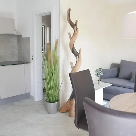 Nettes In Herdwangen-schoenach Mit Kleiner Terrasse Apartment
