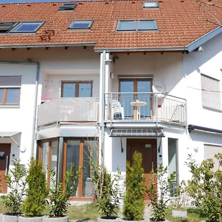 Nettes In Herdwangen-schoenach Mit Kleiner Terrasse